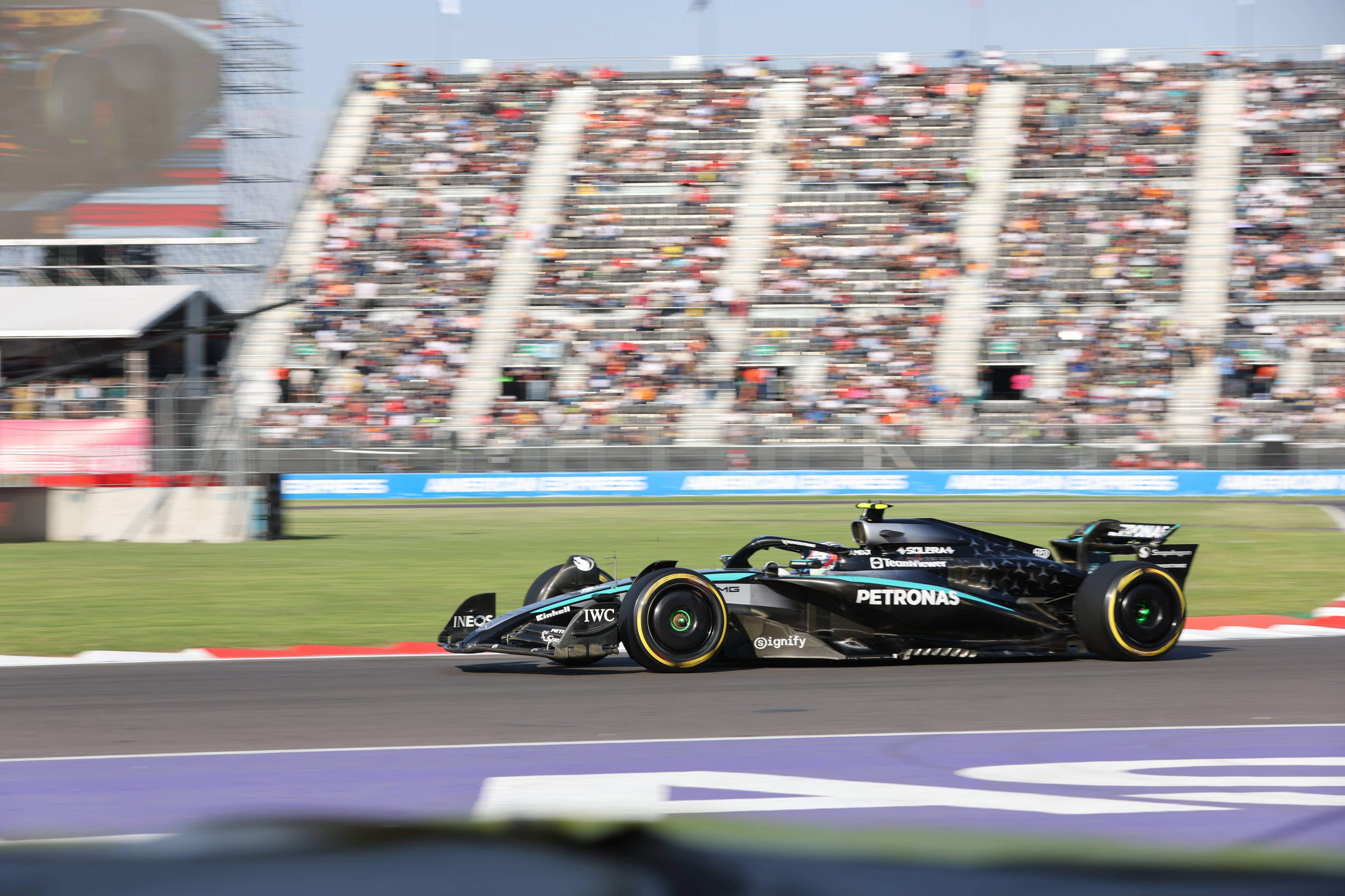 梅赛德斯轻取红牛车队，拉塞尔扛起全队