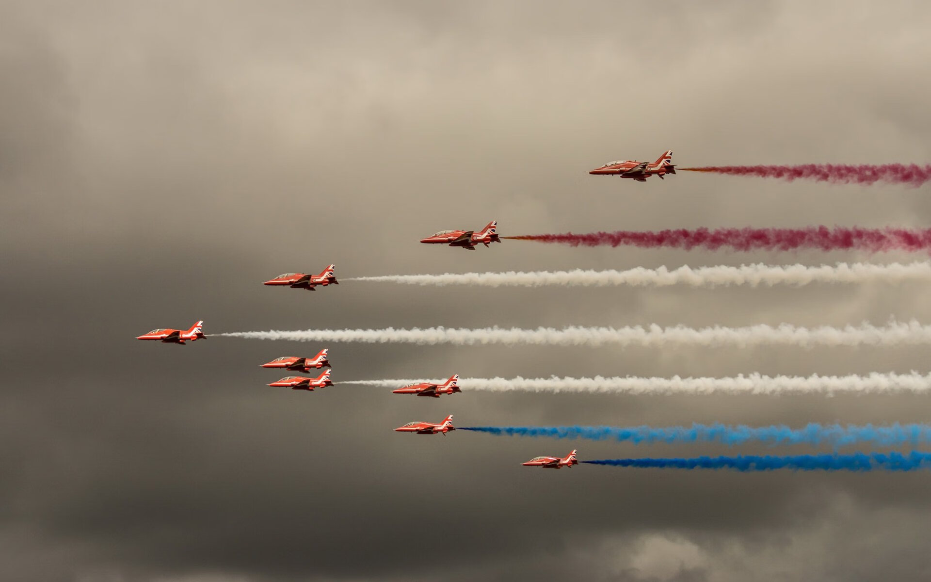 冰与火之歌，足球世界中的平凡之光与巨星舞台