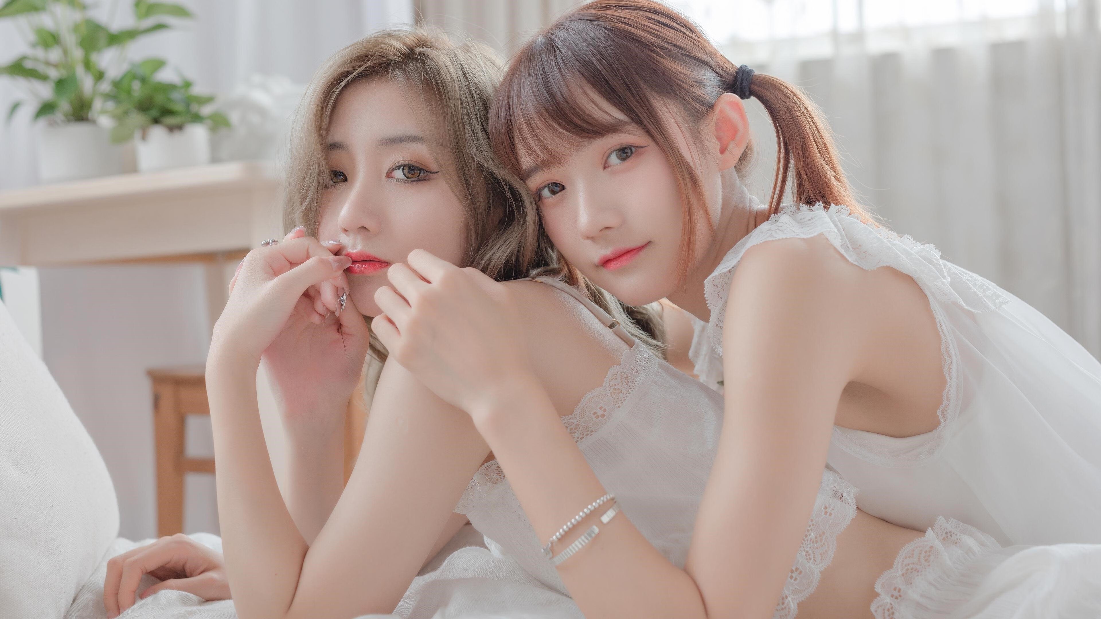 双线狂飙，当F1轮胎烟雾邂逅球场汗水—一个属于体育的魔幻周末